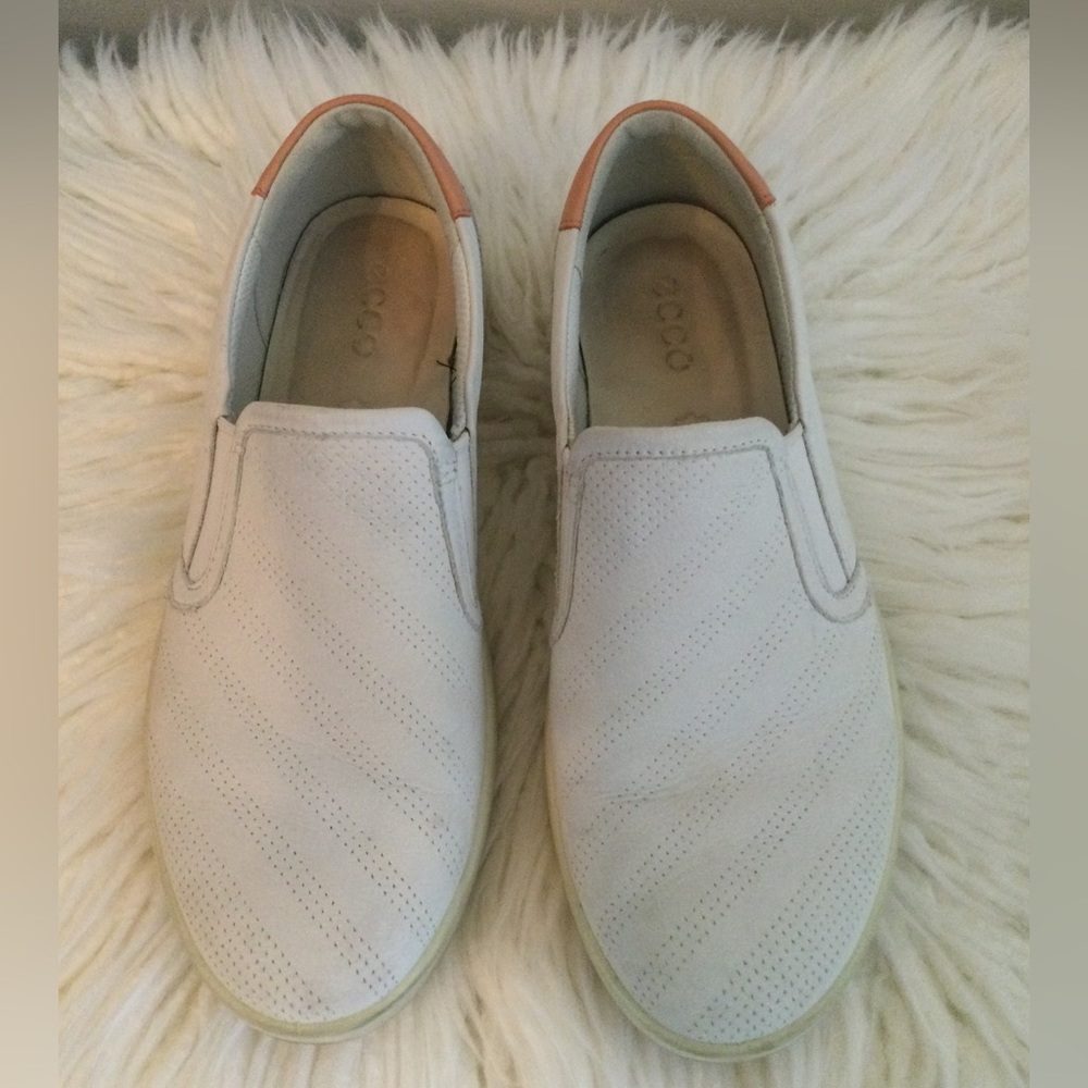 Ecco white leather comfort walking shoe slip on size 39/8.5